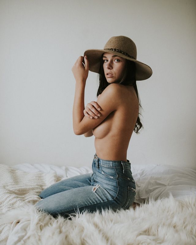 Чуттєві жінки у звабливих образах - фото 282707