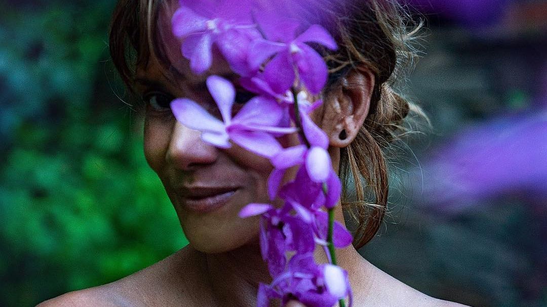 52-річна Холлі Беррі захопила публіку спокусливими формами