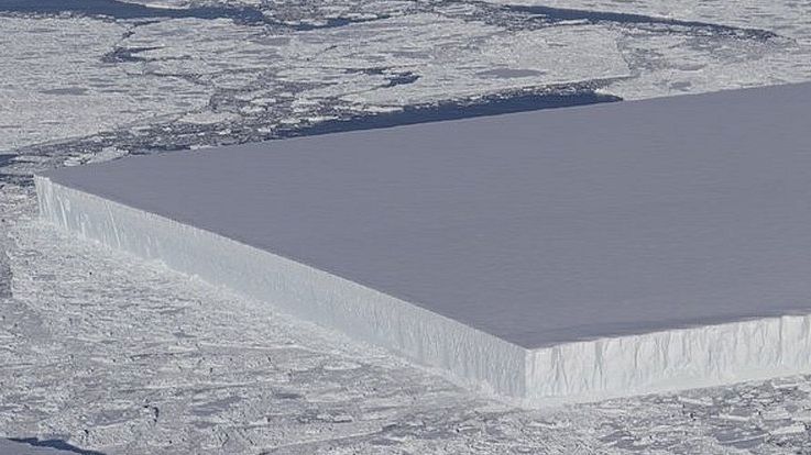 В Антарктиці знайшли унікальний айсберг правильної прямокутної форми
