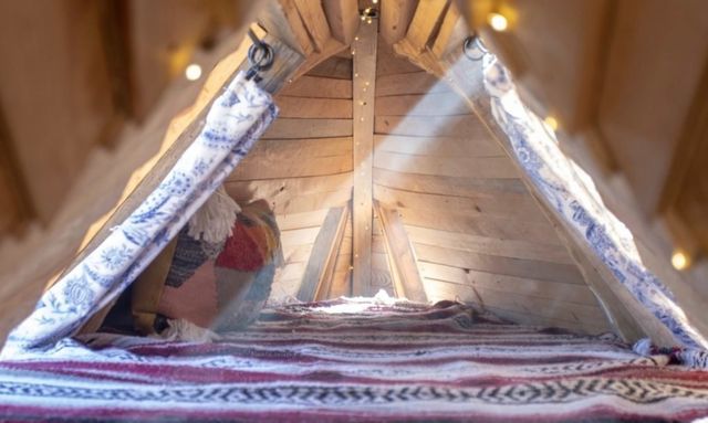 Старий пікам став будинком на колесах - фото 285193