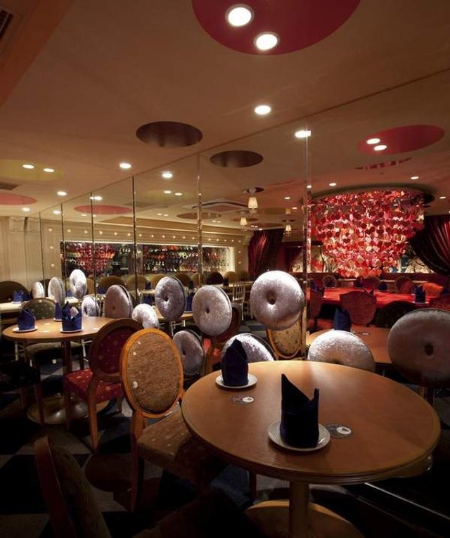 Аліса в країні див: створено унікальний ресторан за мотивами казки- фото 285533