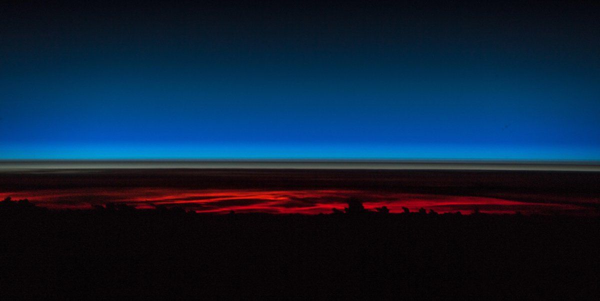 Схід сонця з борту Міжнародної космічної станції