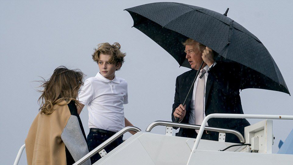 У Трампа просто якісь проблеми з парасольками - фото 1