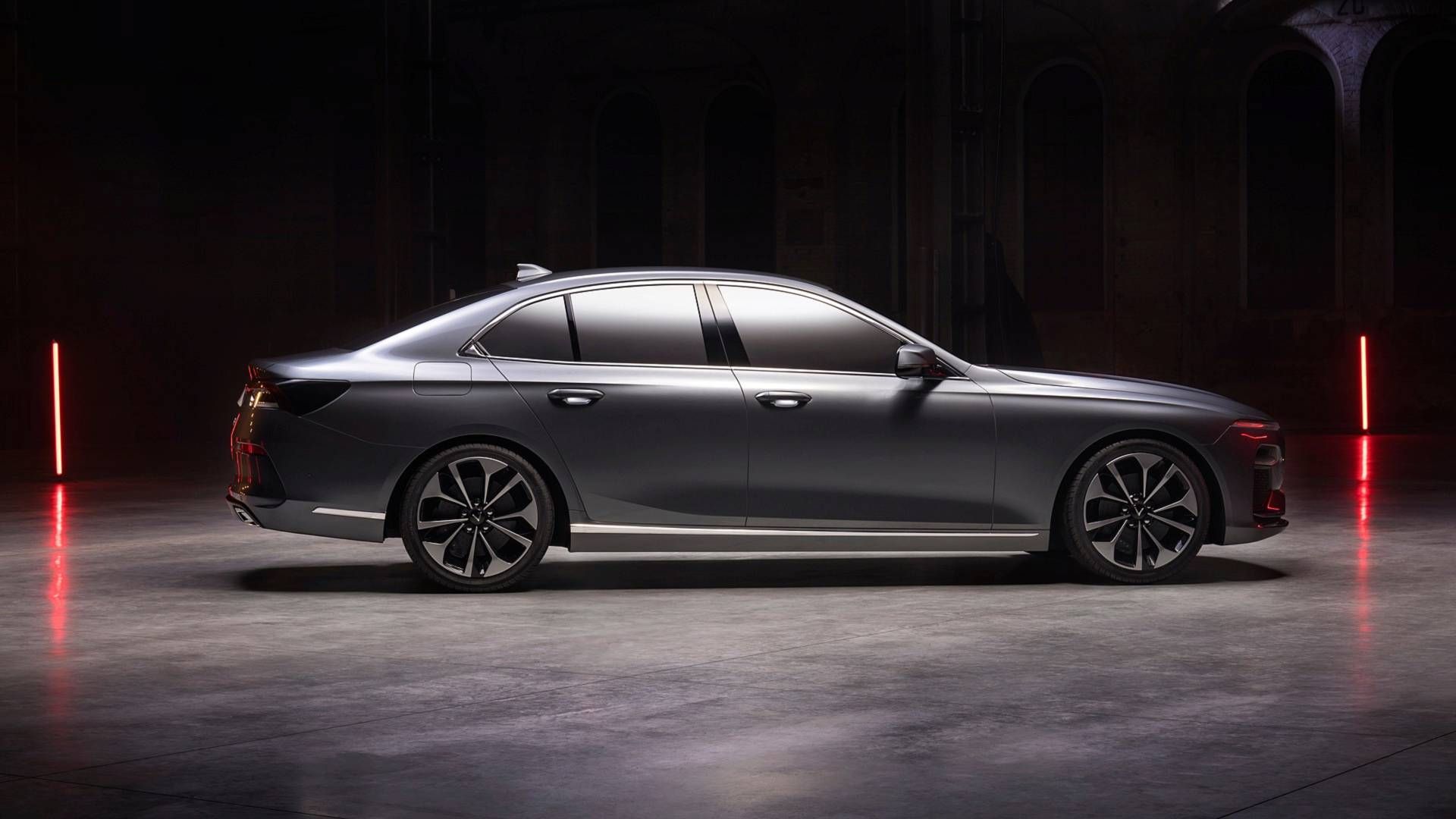 В'єтнамська марка VinFast представила седан і кросовер у Парижі