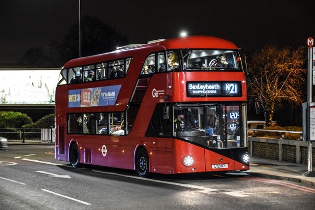 Автобуси тепер будуть ще й чистити повітря - фото 280313