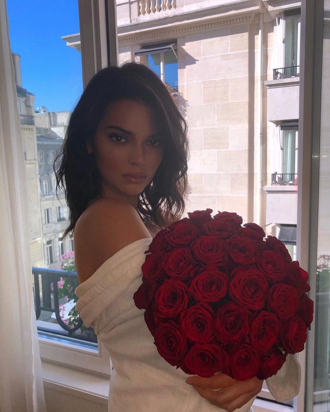 Ідеальна: Кендалл Дженнер у купальнику зваблює Instagram