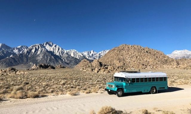 Пара перетворила старий автобус у дім - фото 284176