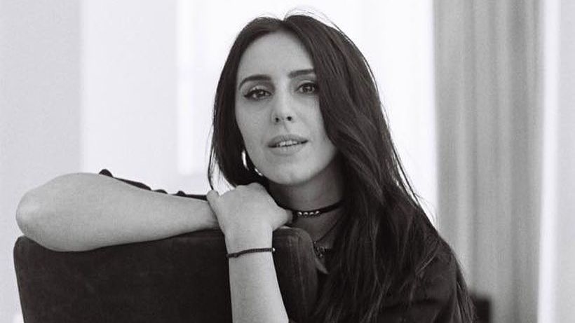 Джамала поділилася пікантним фото з сміливим декольте