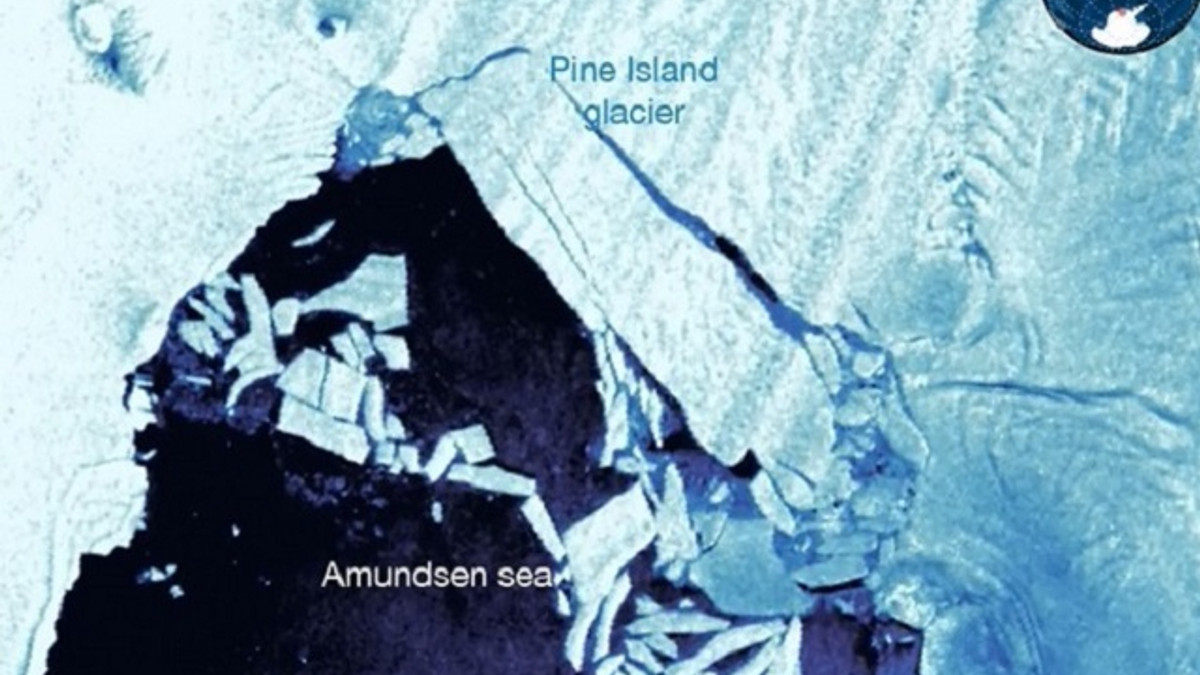 Айсберг відколовся від льодовика - фото 1