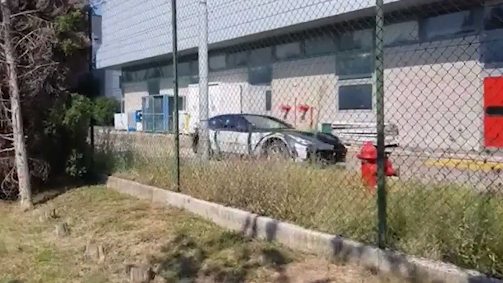 Тестовий гібрид Ferrari Purosange SUV потрапив під приціл шпигунських камер