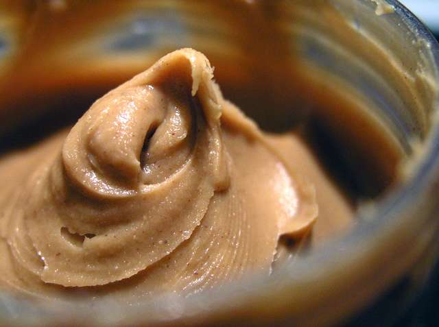 Медики розповіли про користь арахісового масла - фото 281313