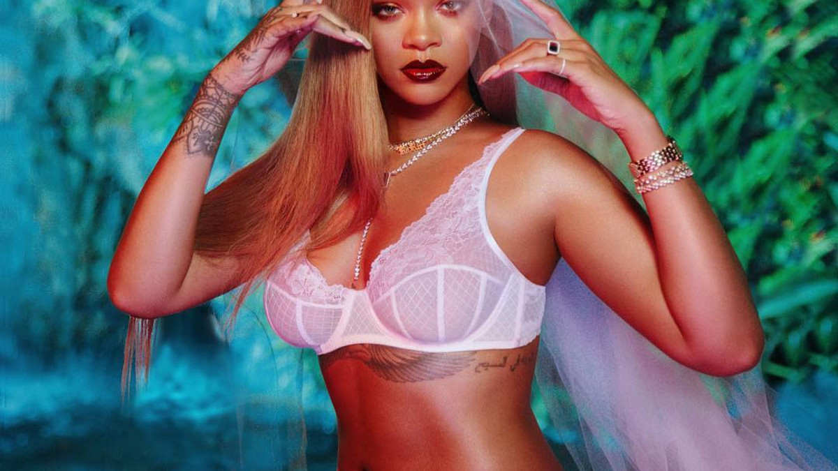 Rihanna роздяглась у рекламі білизни - фото 1