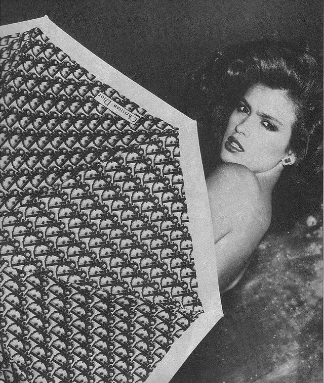 Цю дівчину вважають однією з найперших супермоделей- фото 281278