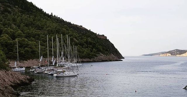 Так виглядає одне з мальовничих сіл Греції - фото 283756