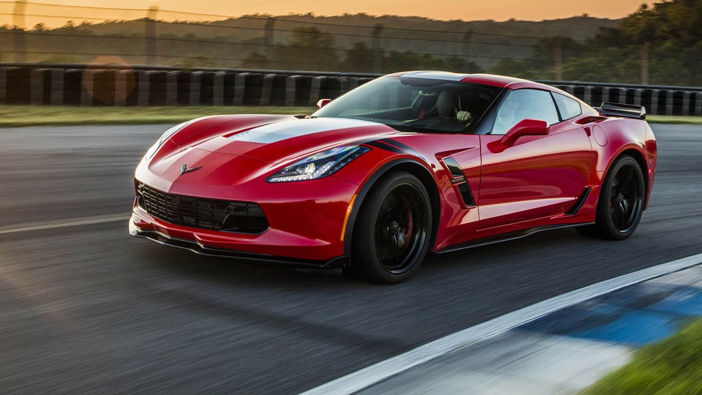 Дивіться, як Corvette "вишиває" на серпантині: яскраве відео