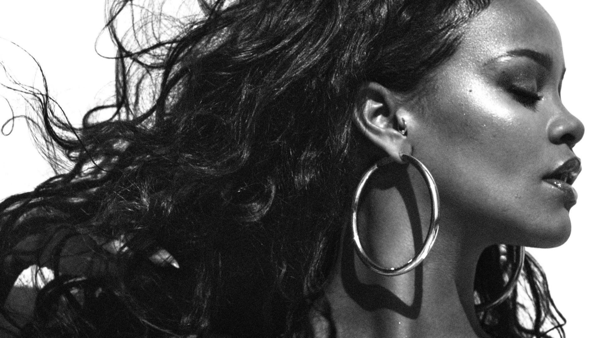 Гаряча Rihanna прийшла на вечірку у зміїній шкірі