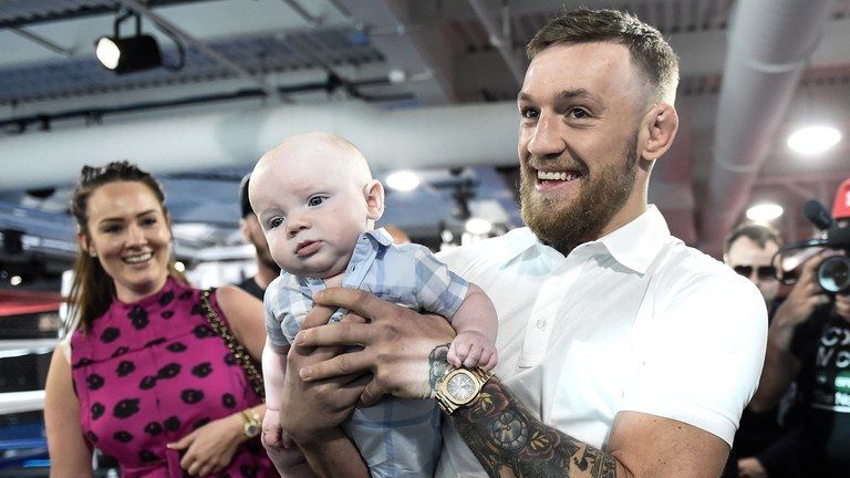 МакГрегор прийшов на відкрите тренування з маленьким синочком