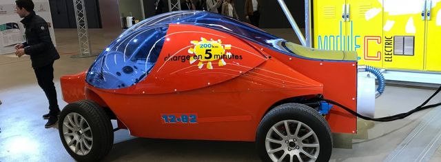 У Парижі презентували незвичайний електрокар-пляшку- фото 280470