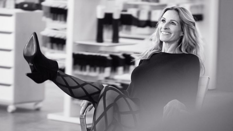 Джулія Робертс похвалилася стрункими ніжками у міні-спідниці