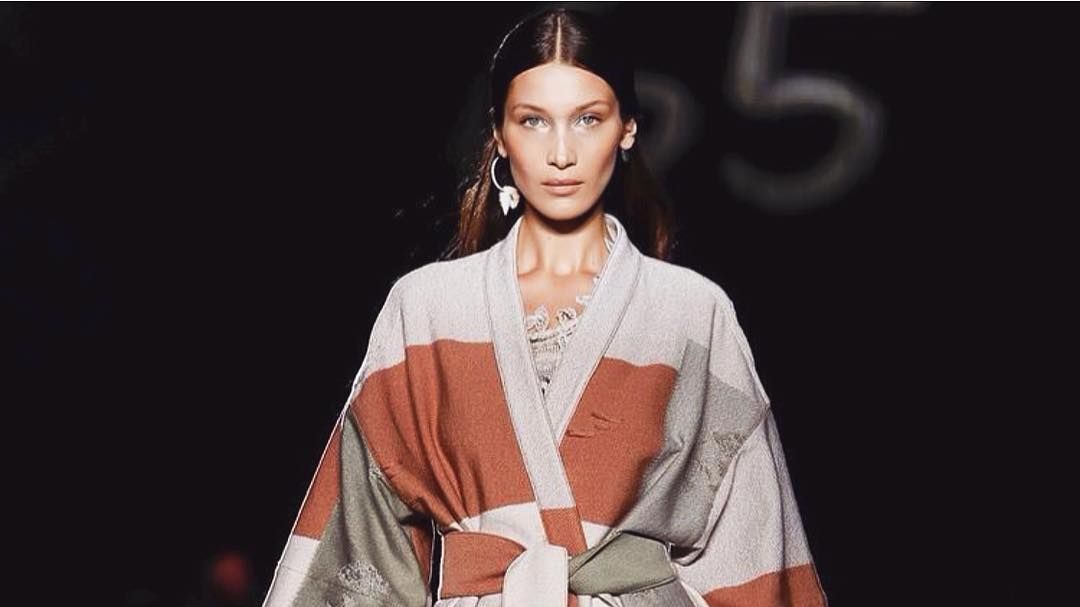 Супермодель Белла Хадід показала підписникам вміст свого холодильника