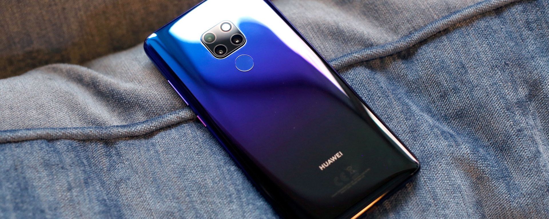 Huawei продовжує тролити конкурентів: тепер дісталось Samsung та Apple