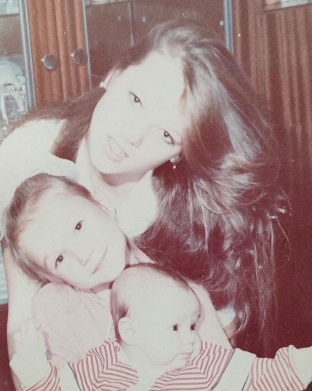 TARABAROVA показала миле фото з сестрами - фото 280671