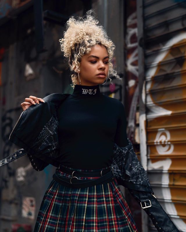 Спокусливі дівчата на вулицях - фото 279794