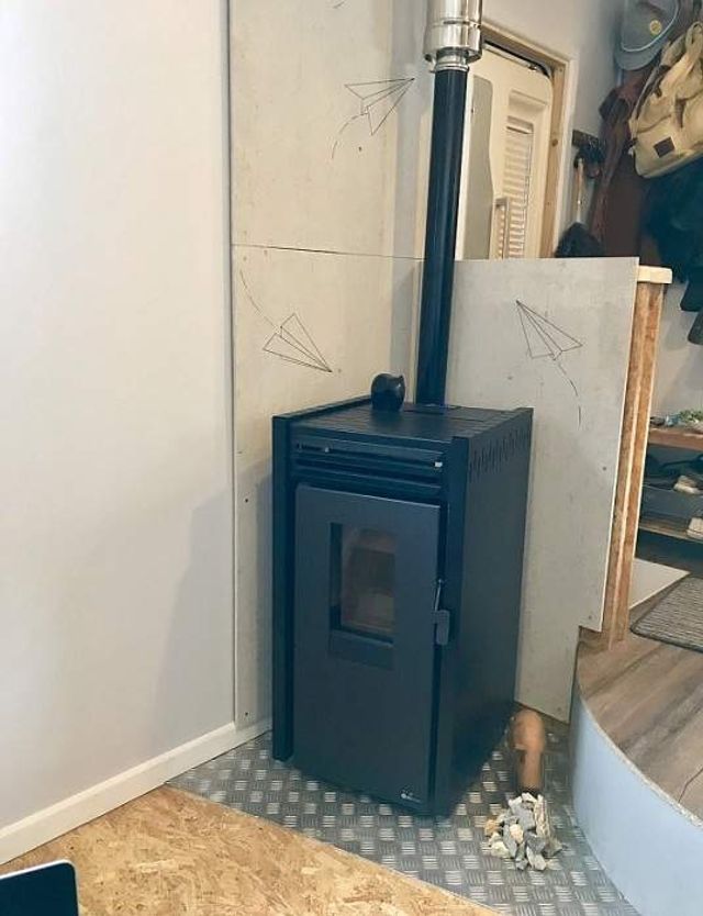 Всередині цієї вантажівки облаштували комфортний будинок - фото 285944