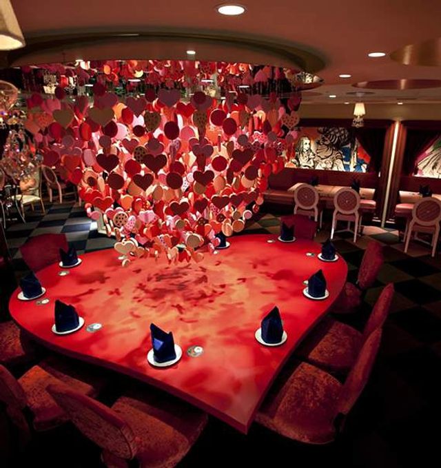 Аліса в країні див: створено унікальний ресторан за мотивами казки- фото 285531