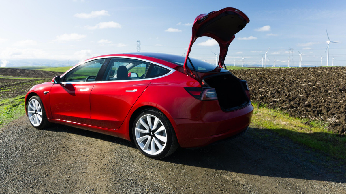 Наразі вартість Tesla X перевищує 80 тисяч доларів - фото 1