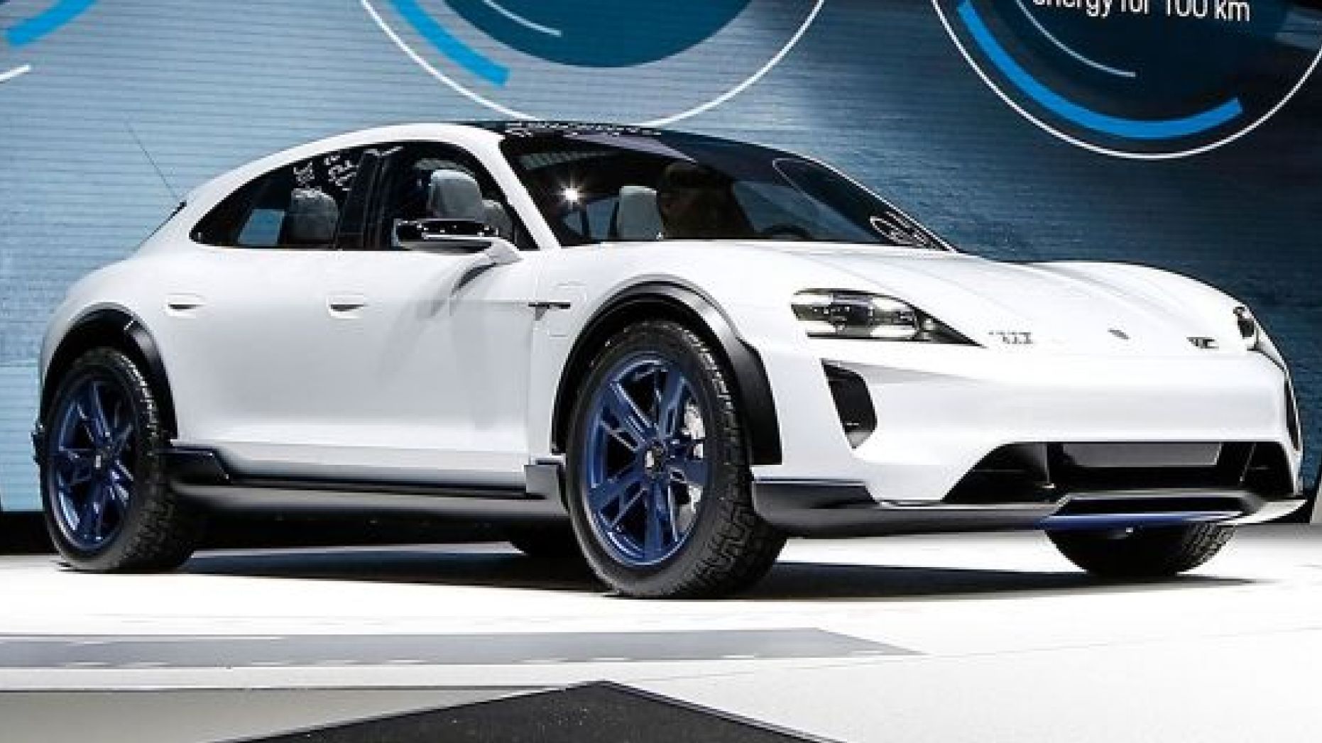 Porsche запустить у виробництво електричний універсал Mission E Cross Turismo