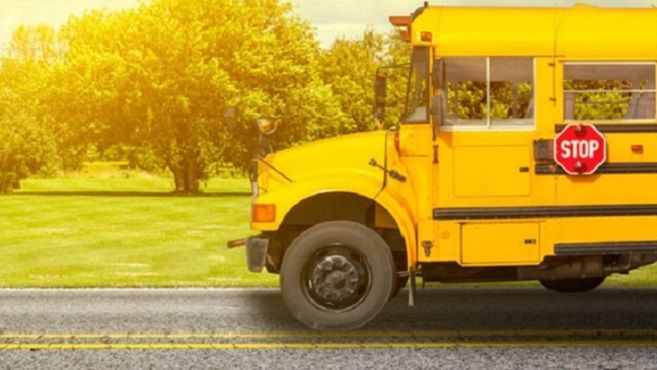 Автобус розігнали до 600 км/год за допомогою двигуна від винищувача: ефектне відео