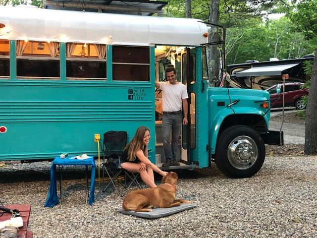 Пара перетворила старий автобус у дім - фото 284182