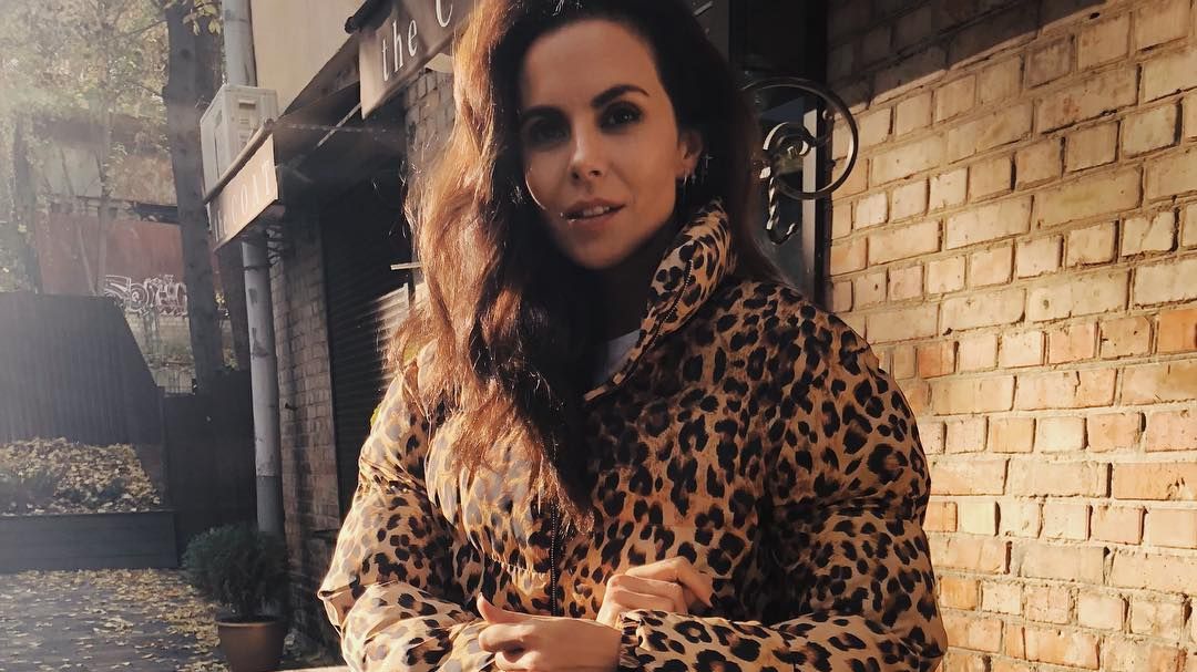 Настя Каменських показала улюблену вправу для стрункої фігури