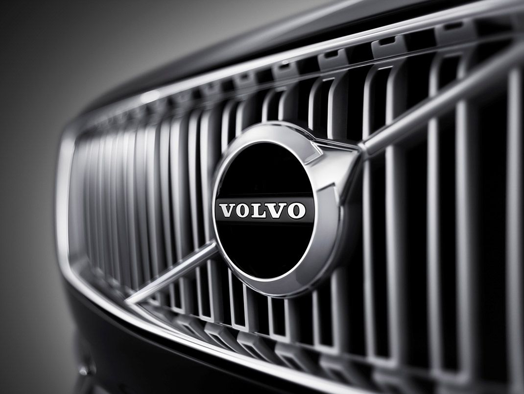 Volvo опублікувало відео з екскаваторами, що підтягуються