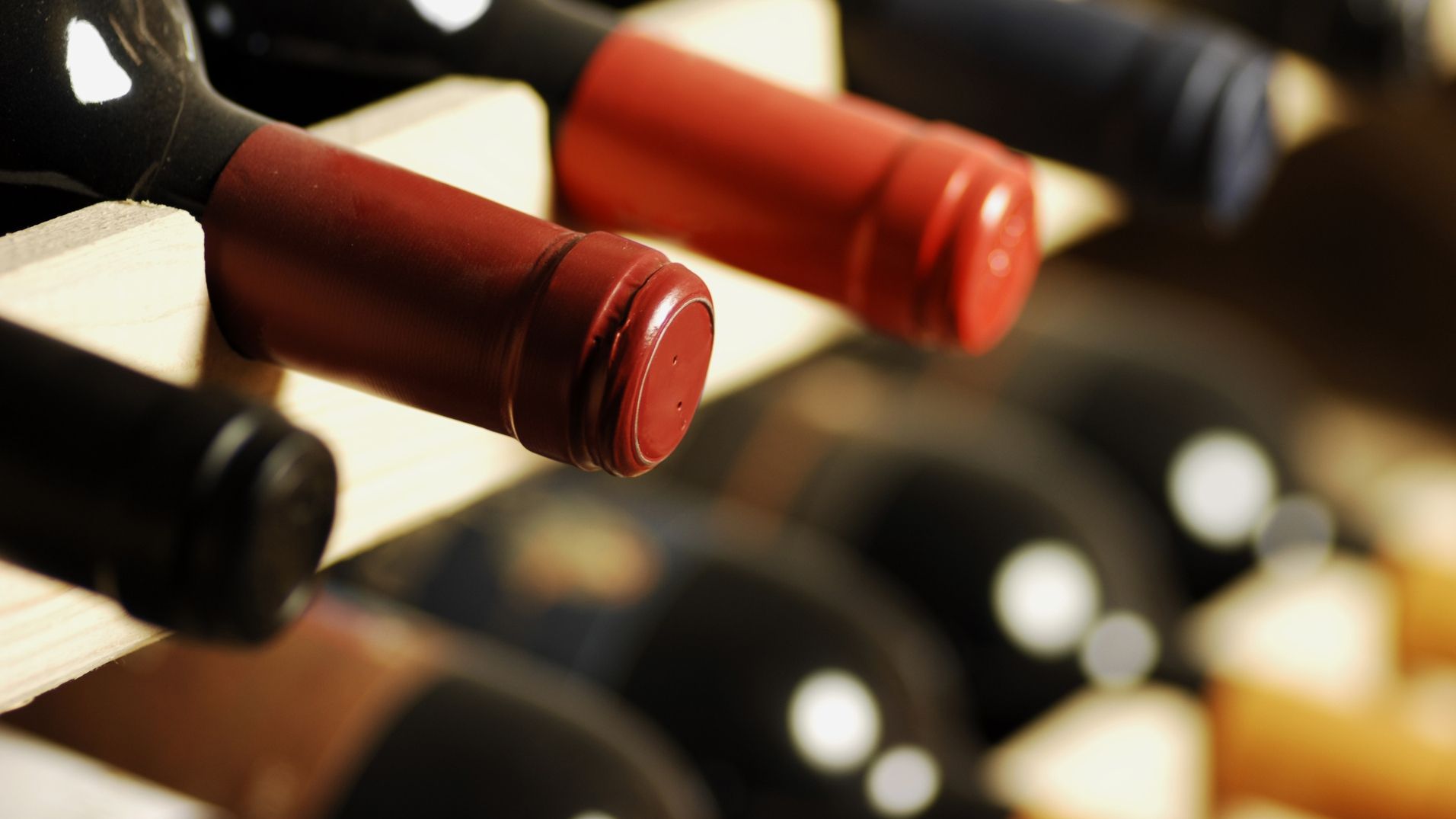 У Нью-Йорку пляшку вина продали з аукціону за рекордну ціну