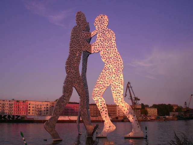 Скульптура 'Молекулярна людина' - фото 279563