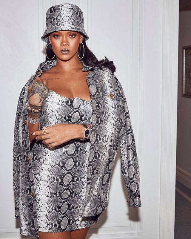 Rihanna прийшла на вечірку у зміїній шкірі - фото 280141
