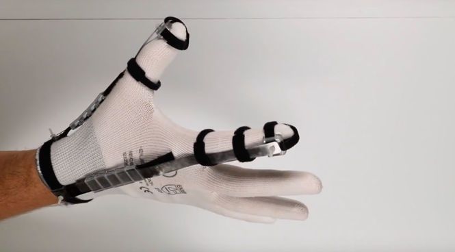 У Швейцарії створили рукавичку для відчутного контакту з віртуальними об'єктами
