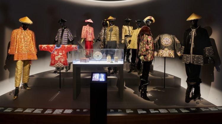 У паризькому Музеї Ів Сен-Лорана відкрилася перша тематична виставка