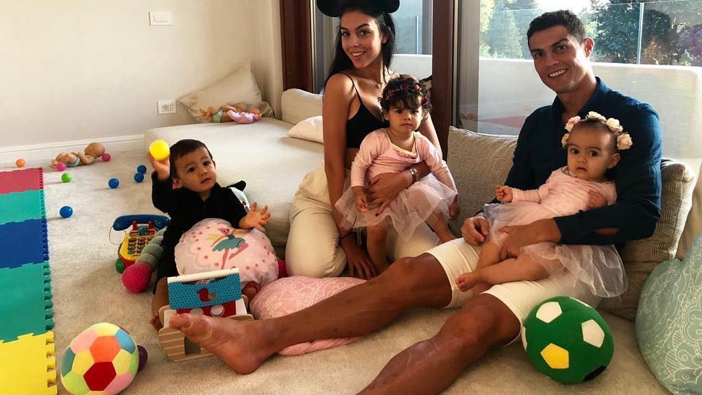 Перша пляшка вина коштувала Роналду 20 000 євро - фото 1