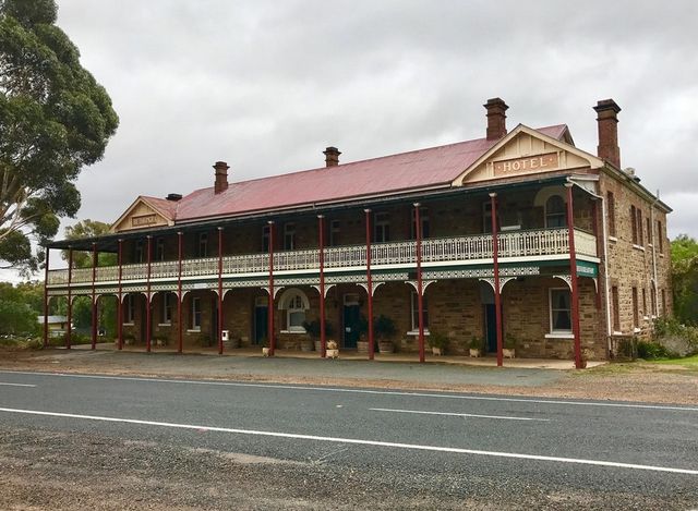 Готель в Австралії продають всього за 100 доларів - фото 289585