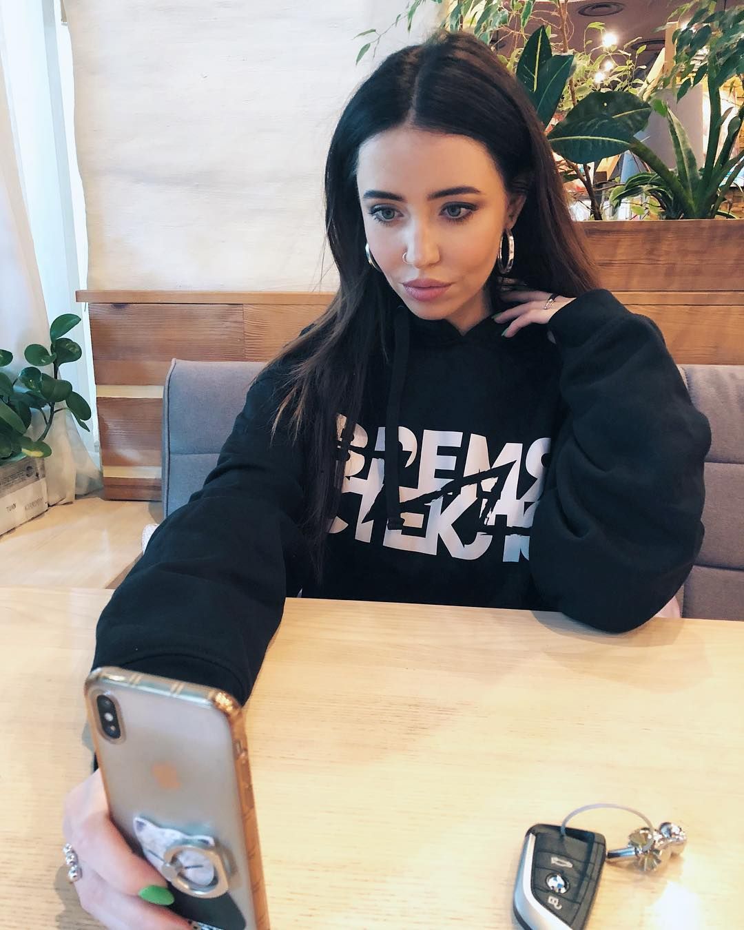 Кислотний діджей: Надя Дорофєєва показала прес