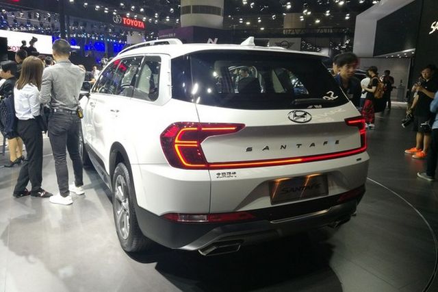 Новий Hyundai став ще довшим: ефектні фото- фото 289323