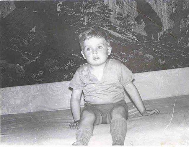 Олександр Пономарьов показав своє дитяче фото - фото 286472