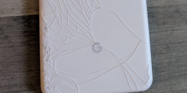 У майстернях недостатньо запчастин для Google Pixel 3 - фото 287803