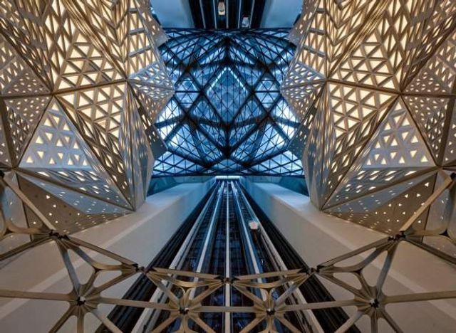 У Китаї відкрили готель за проектом Захи Хадід: вражаючі фото - фото 287089