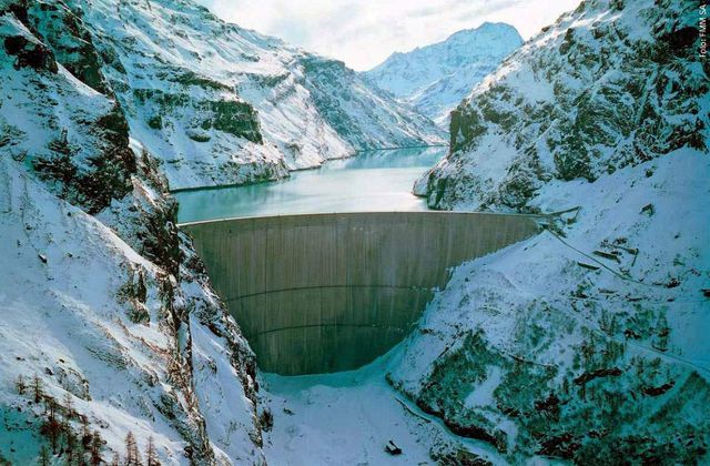 Велика гребля в альпійських горах зачарувала мережу - фото 288462