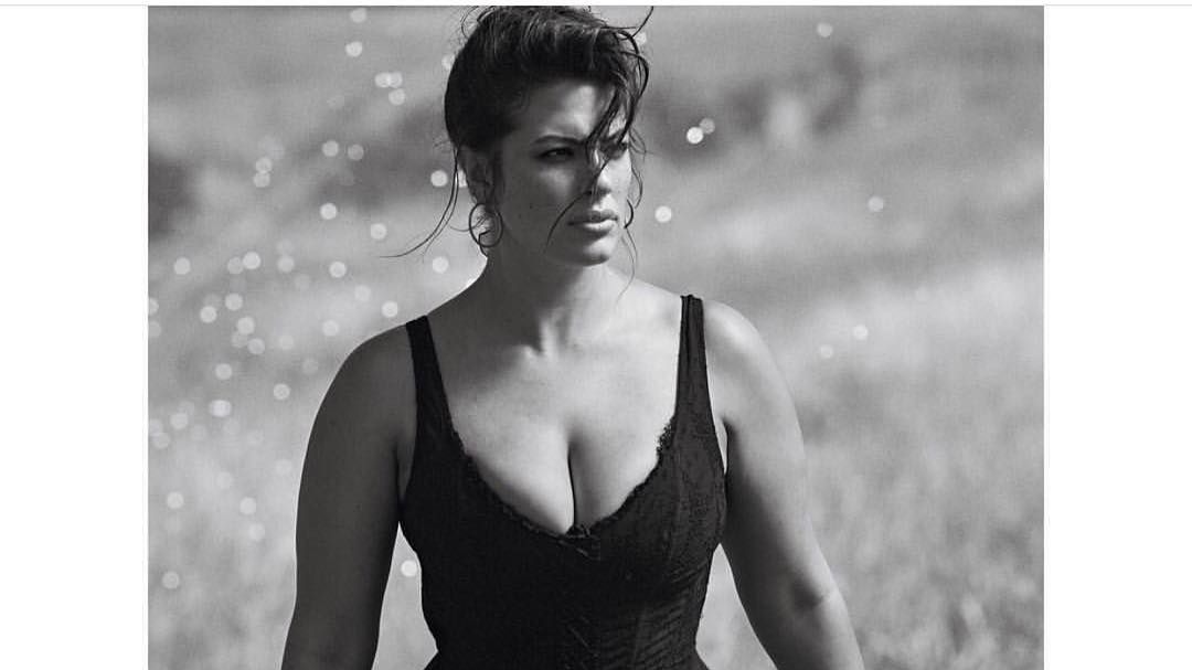 Ешлі Грем розбурхала мережу відвертою фотосесією