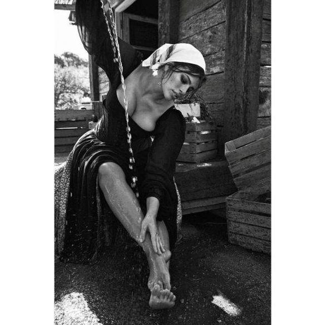 Ешлі Грем розбурхала мережу відвертою фотосесією- фото 287234